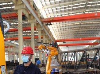 鋼絲繩電動葫蘆在鋼結(jié)構(gòu)構(gòu)件生產(chǎn)工廠承擔吊重任務